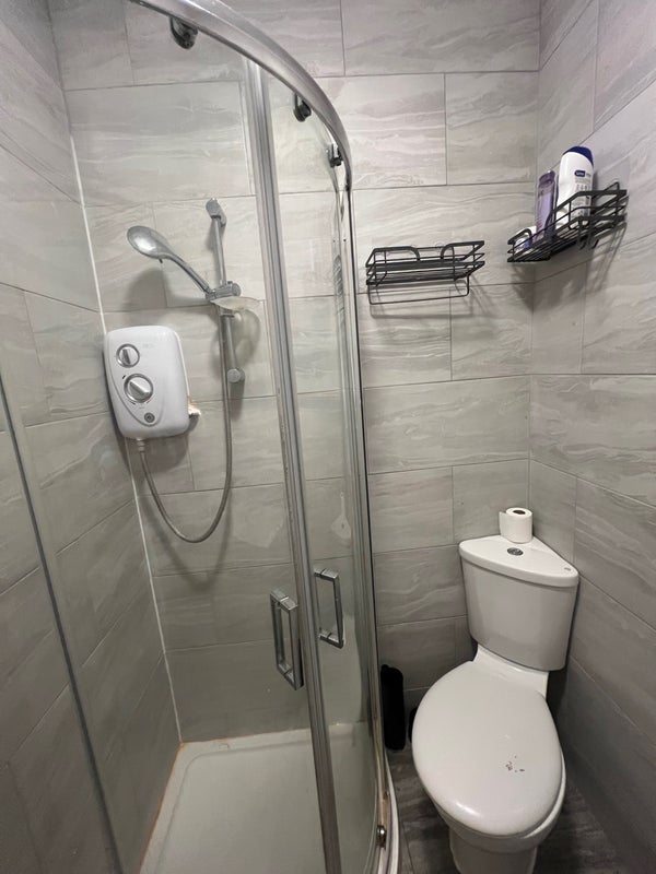 Room Bentworth Road in Greater London