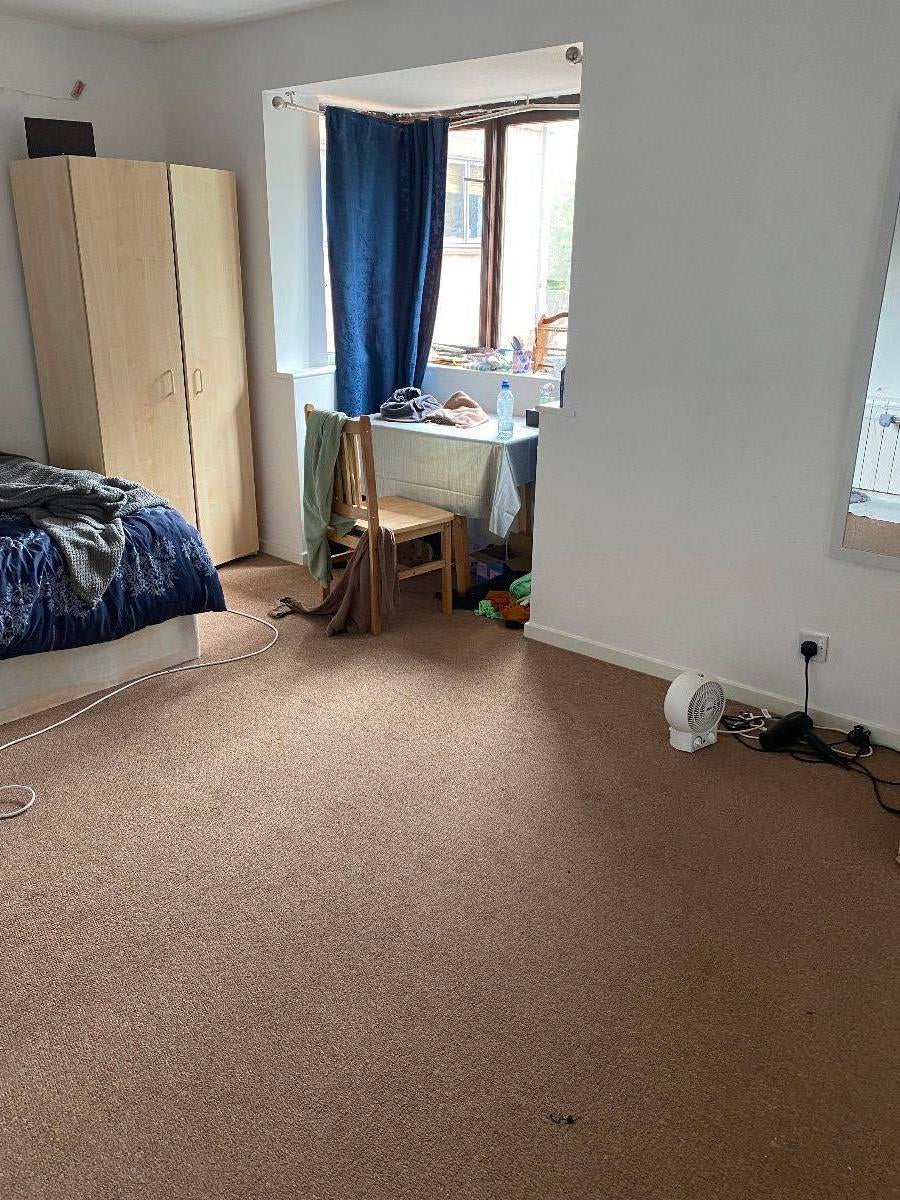 Flat Eagle Drive in Greater London