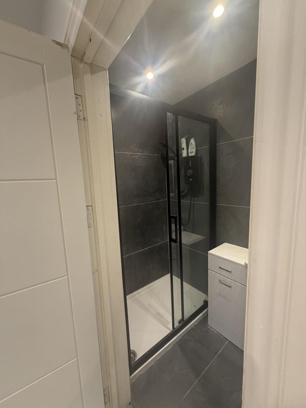 Room The Broadway in Greater London