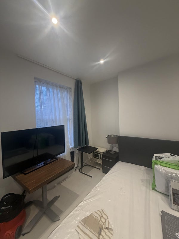 Room The Broadway in Greater London