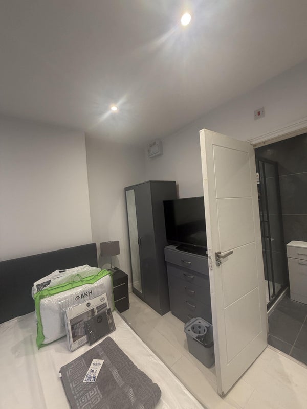 Room The Broadway in Greater London