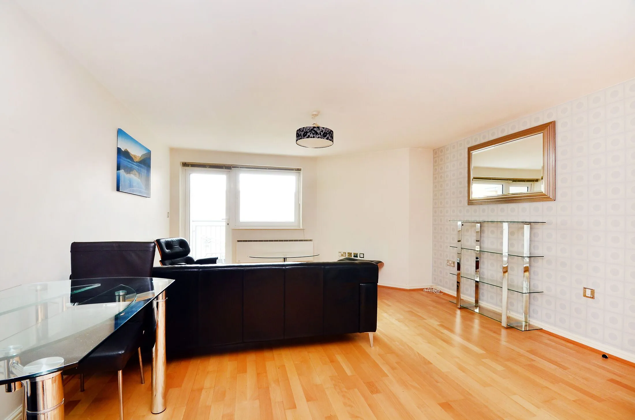 Flat Broadway in Greater London