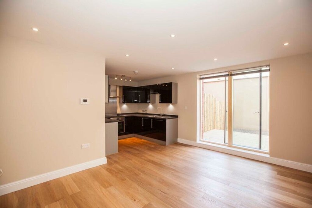 Flat Cabot Mews in Bristol