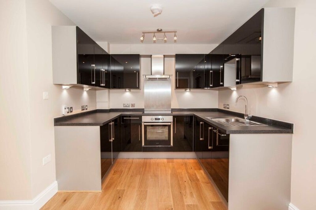 Flat Cabot Mews in Bristol