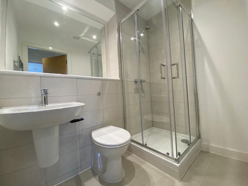 Room Oldfield Road in Salford