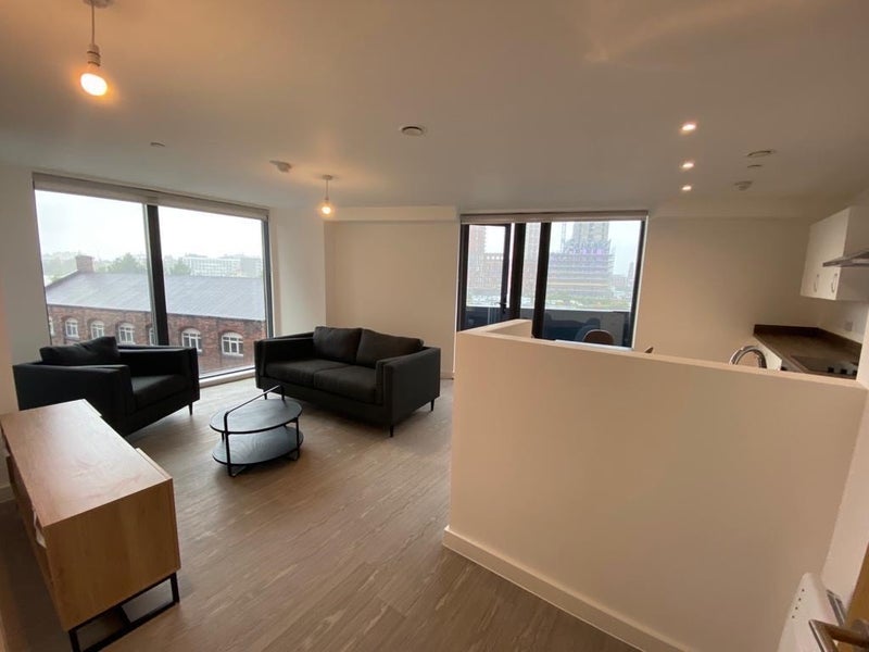 Room Oldfield Road in Salford