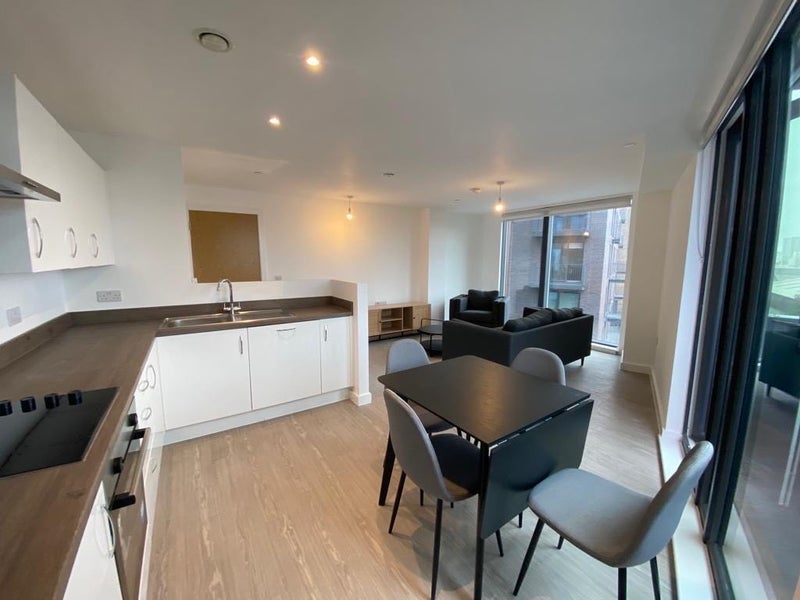Room Oldfield Road in Salford