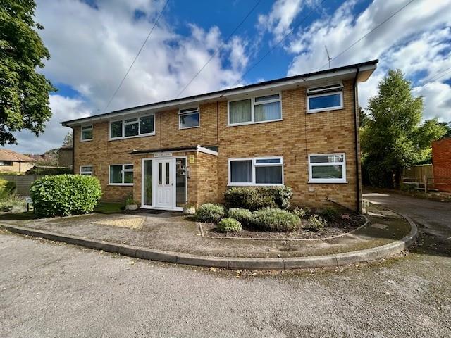 Flat Grove Cross Road in Surrey Heath