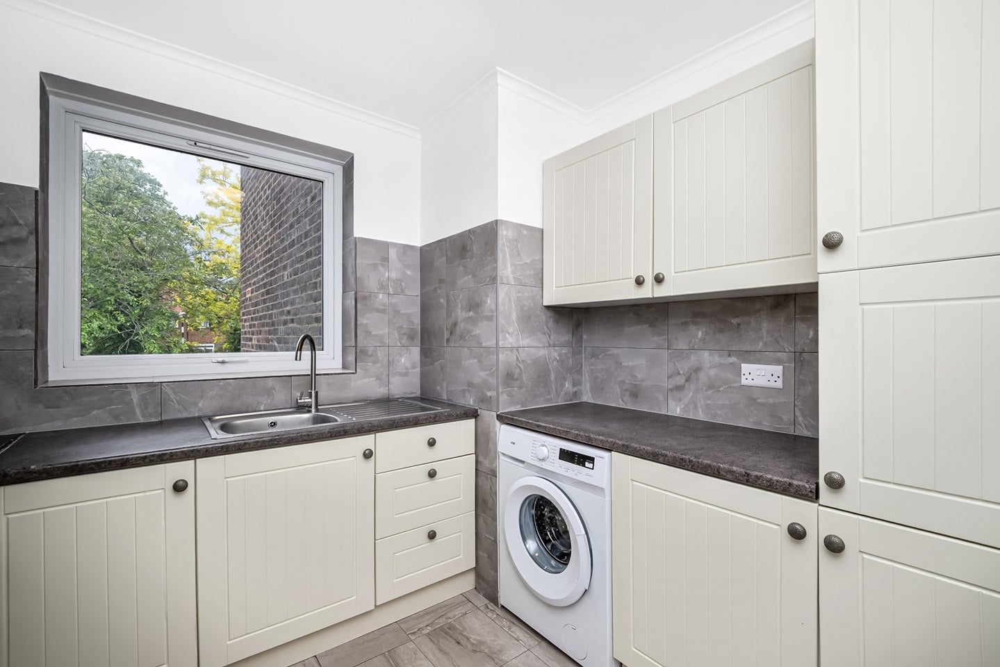 Flat Bromley Road in Greater London