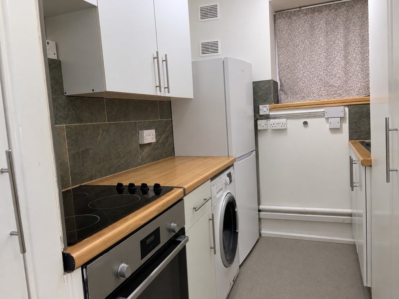 Flat Delme Crescent in Greater London