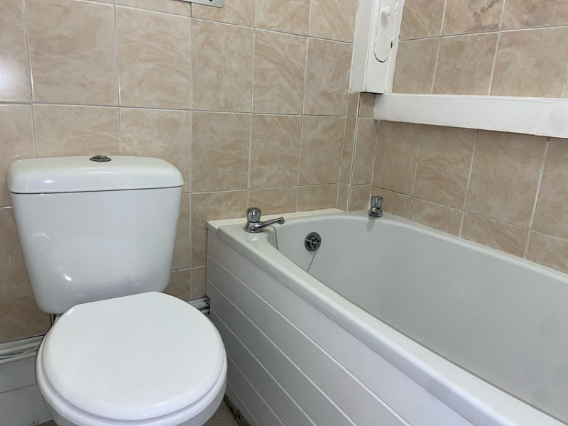Flat Delme Crescent in Greater London