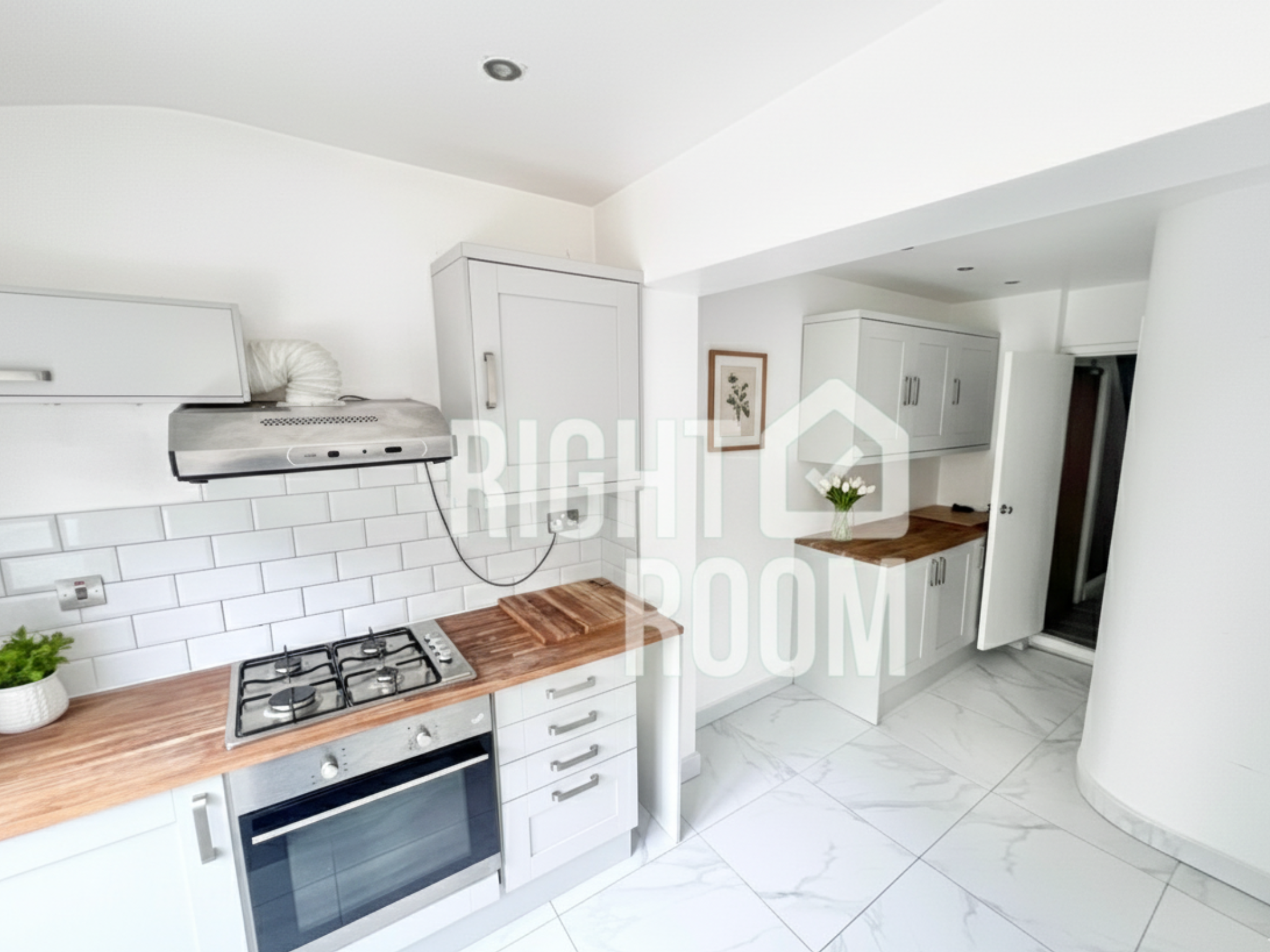Room Grosvenor Road in Greater London