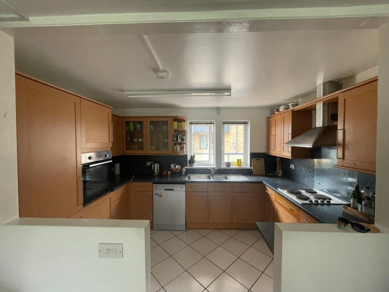 Room Parnell Road in Greater London