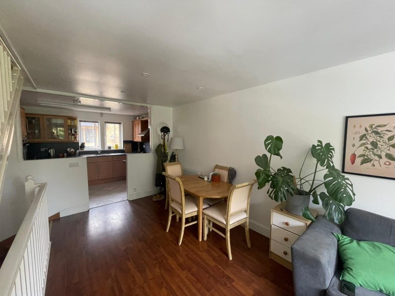 Room Parnell Road in Greater London