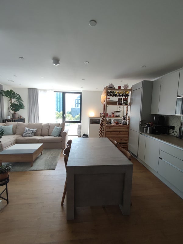 Room Coriander Avenue in Greater London