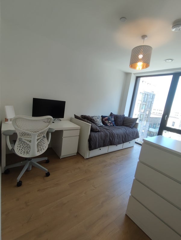 Room Coriander Avenue in Greater London