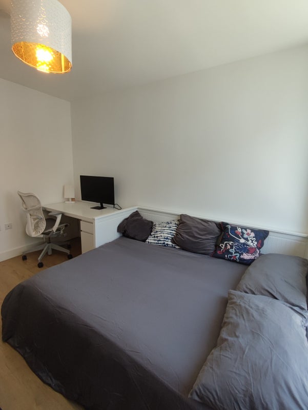 Room Coriander Avenue in Greater London