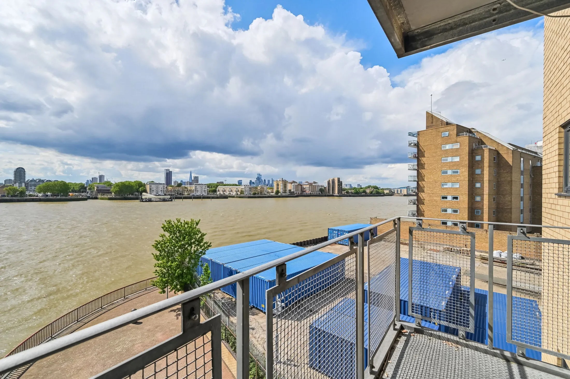 Flat Old Bellgate Place in Greater London