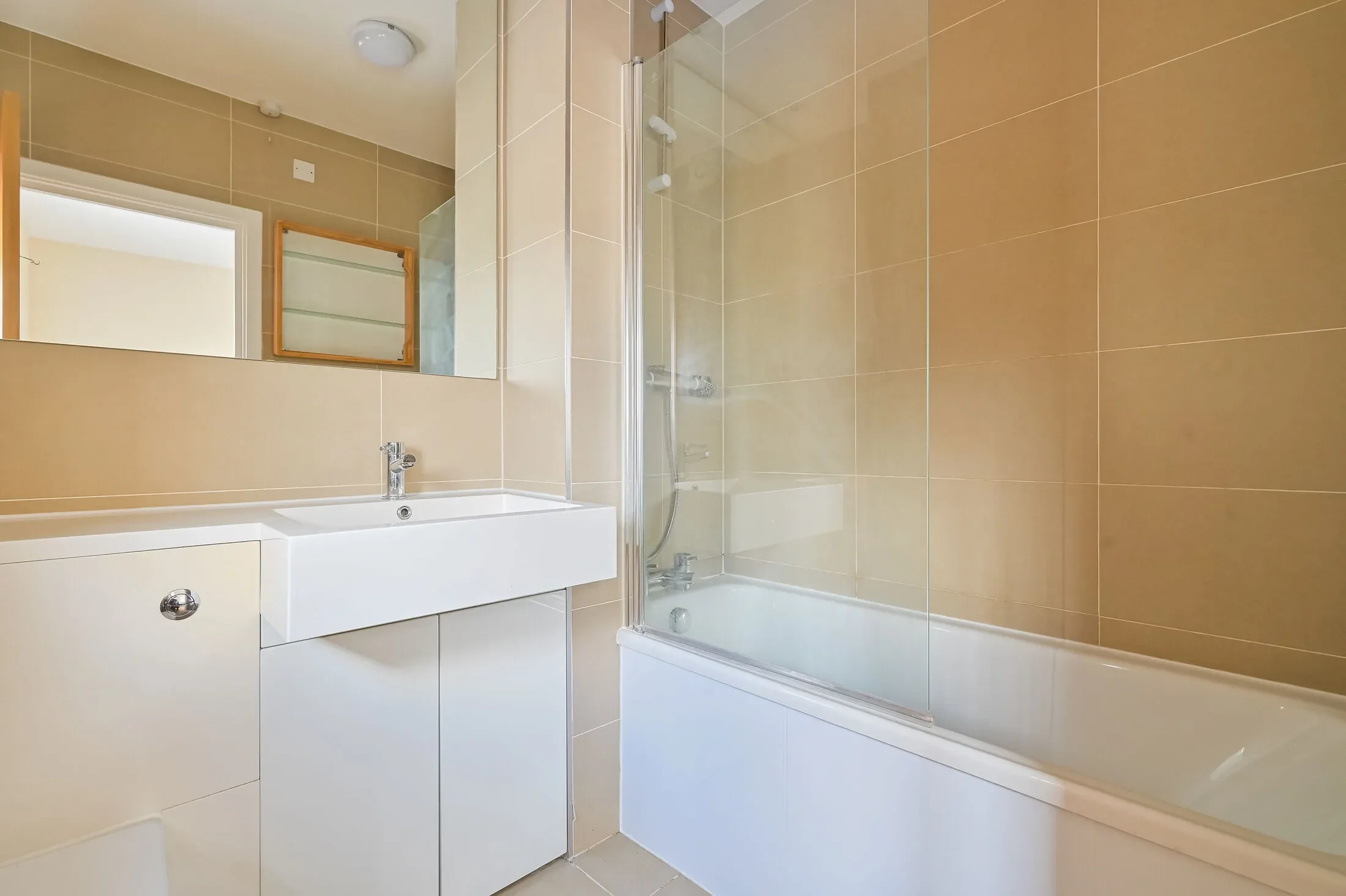 Flat Old Bellgate Place in Greater London