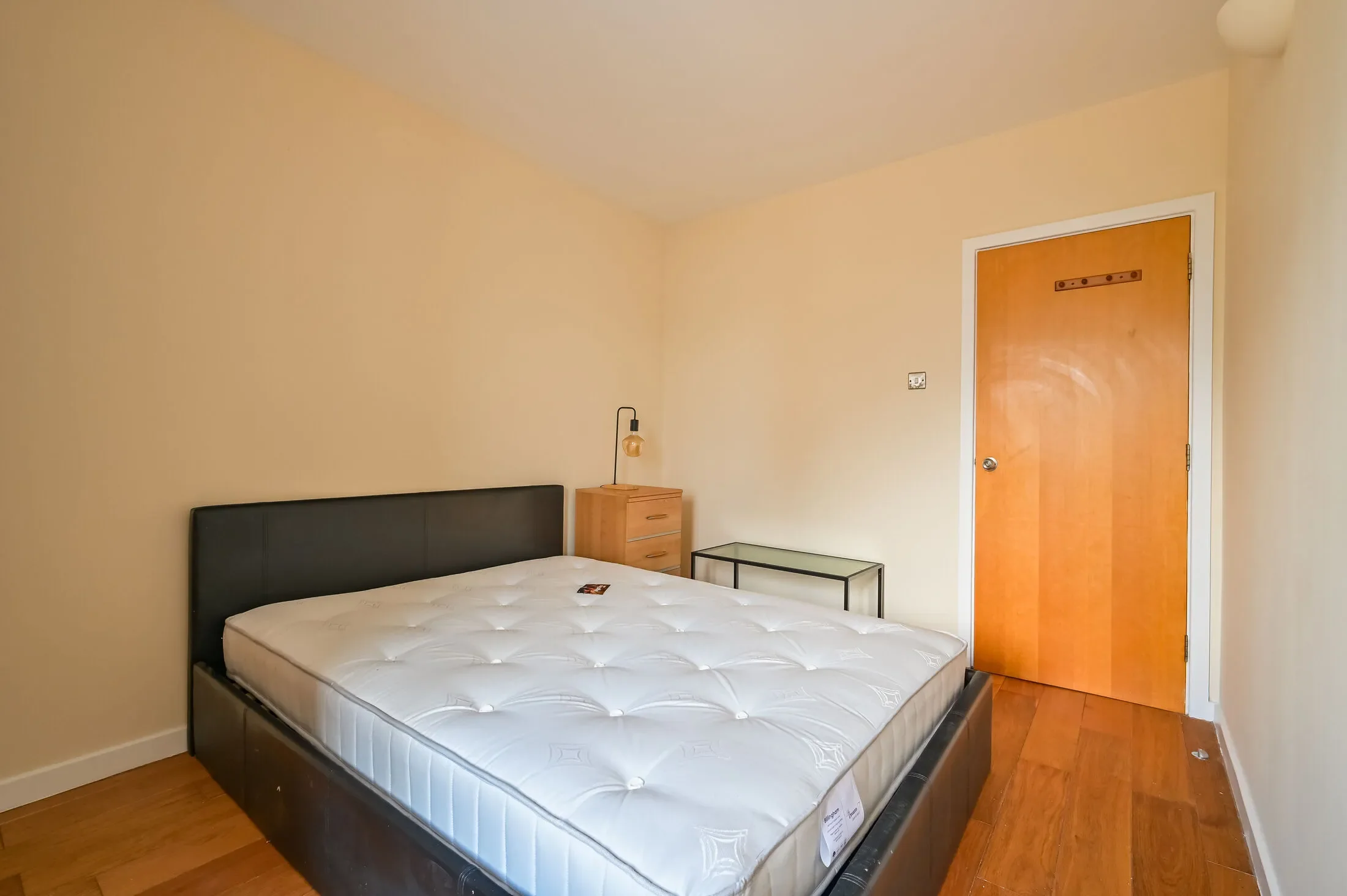 Flat Old Bellgate Place in Greater London