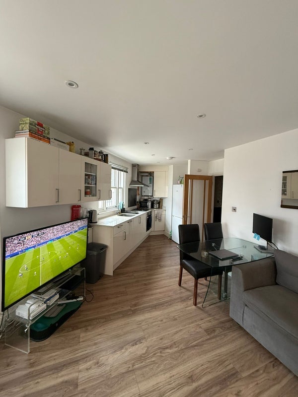 Flat Lillie Road in Greater London