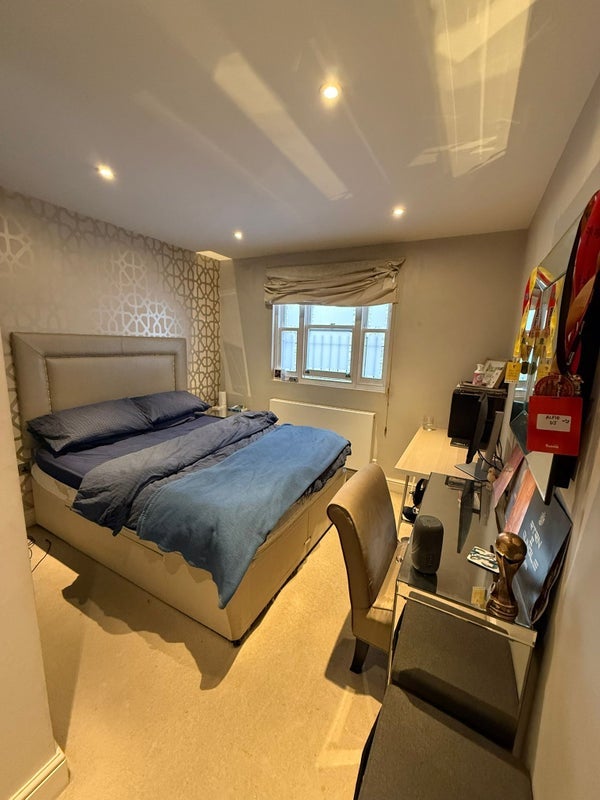 Flat Lillie Road in Greater London