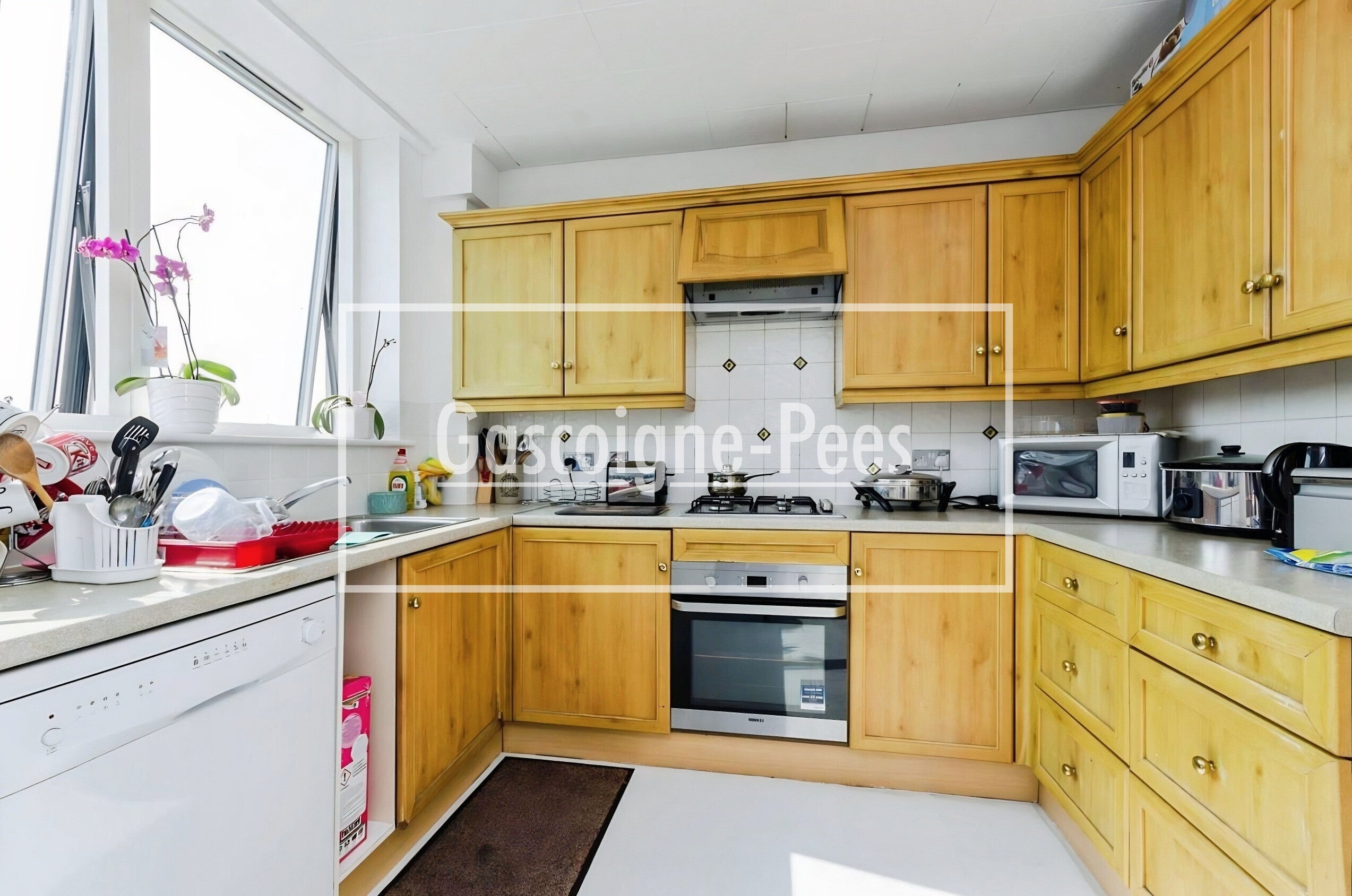 Flat Kent Road in Elmbridge
