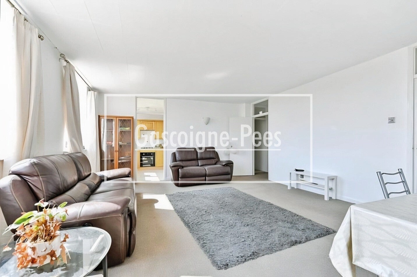 Flat Kent Road in Elmbridge
