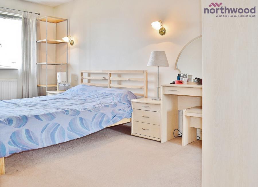 Flat Pacific Close in Southampton
