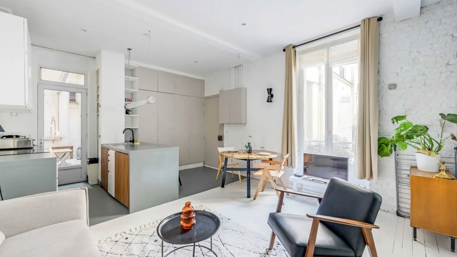 Flat Rue Doudeauville in Paris