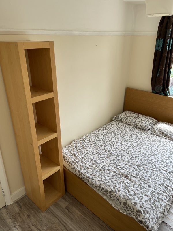 Room St James's Road in Greater London