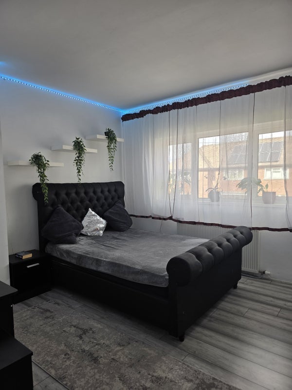 Room Aberbran Road in Cardiff