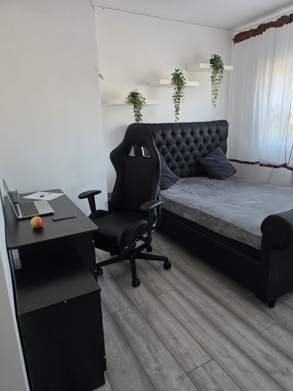 Room Aberbran Road in Cardiff