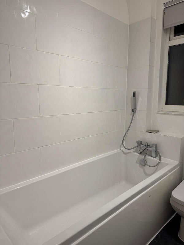 Room Streatham Road in Greater London