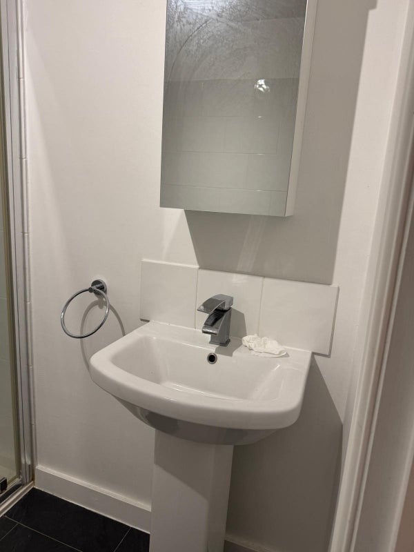Room Streatham Road in Greater London
