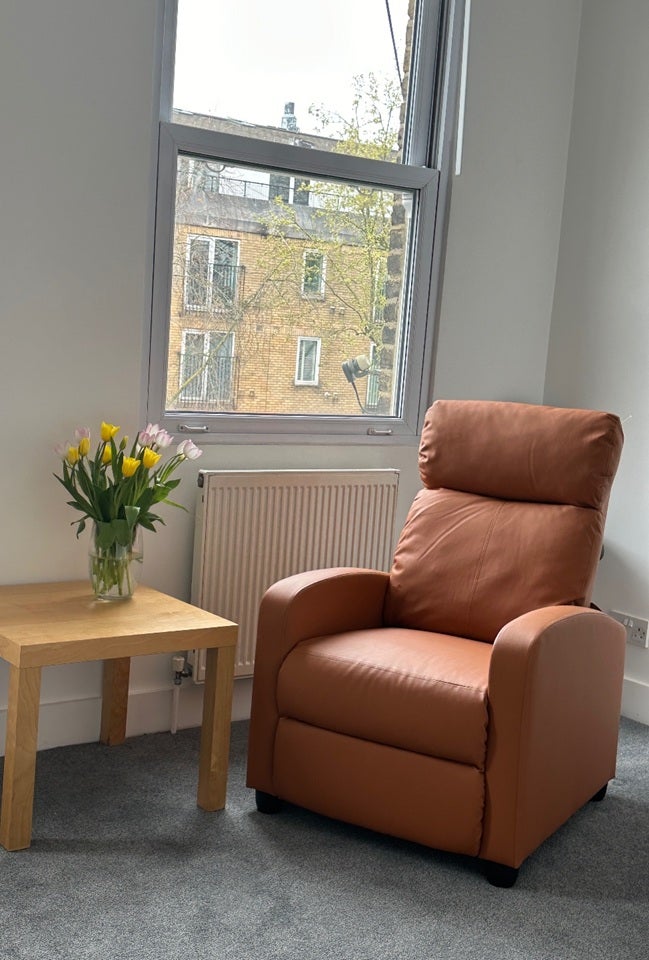 Flat Chiswick High Road in Greater London