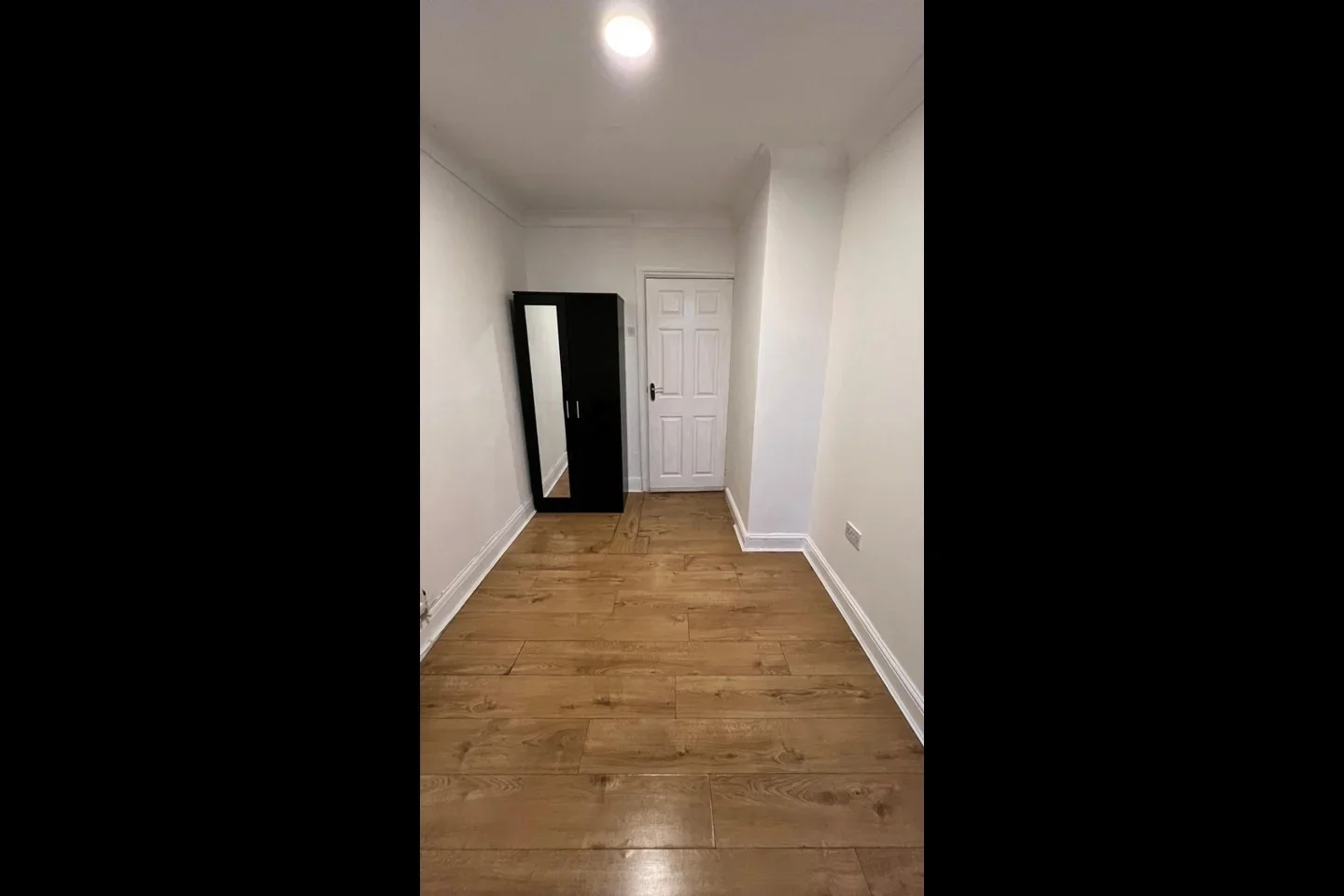 Room Oxlow Lane in Greater London