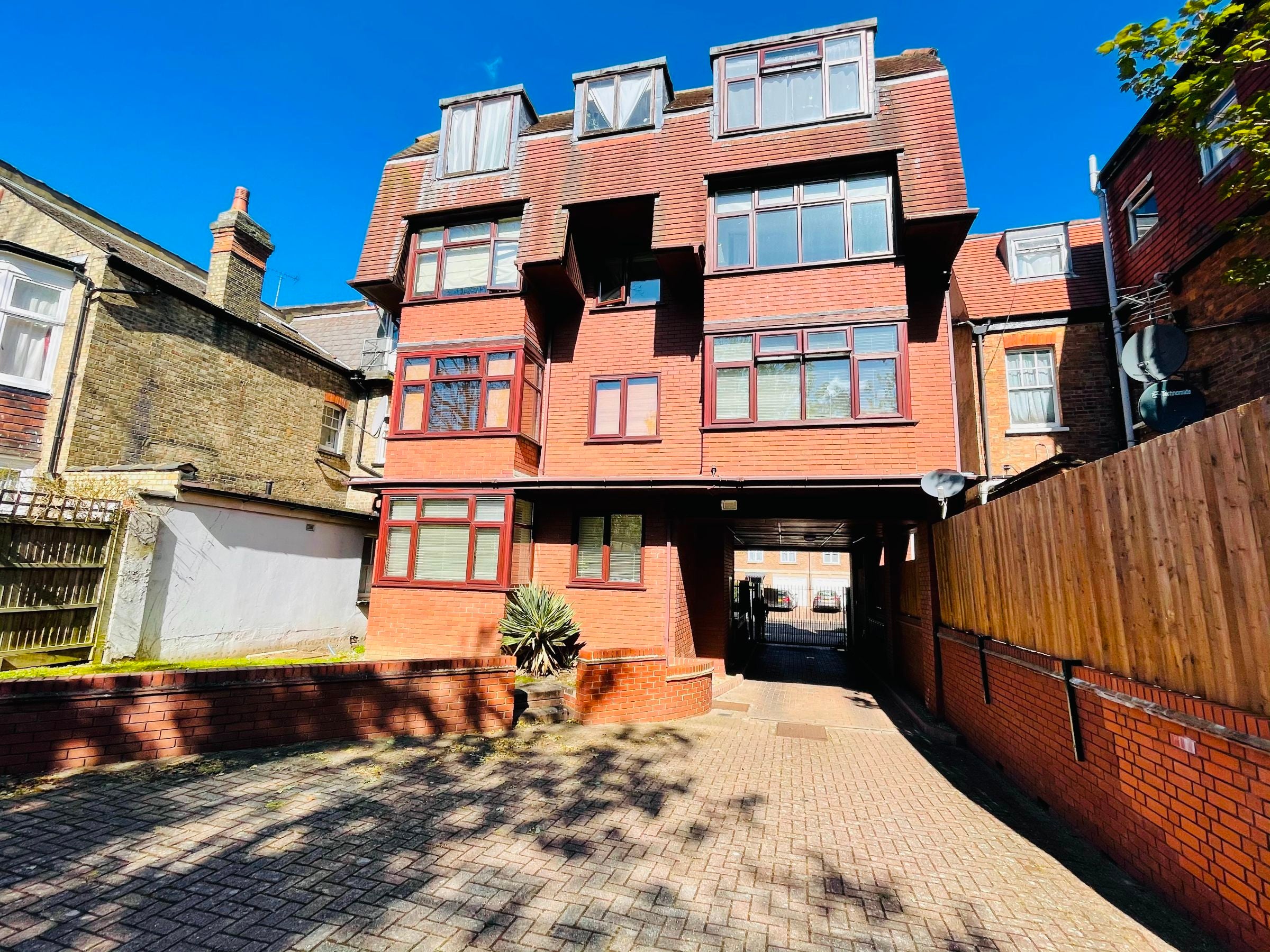 Flat Nether Street in London