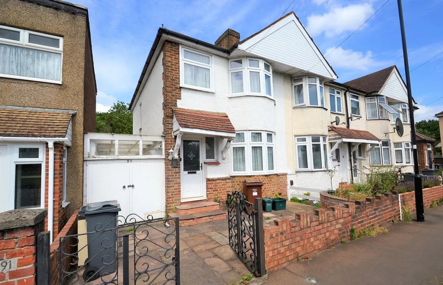House Saxon Avenue in Greater London