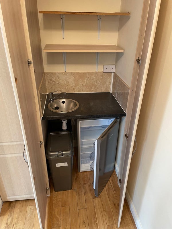Flat Tennison Road in Greater London