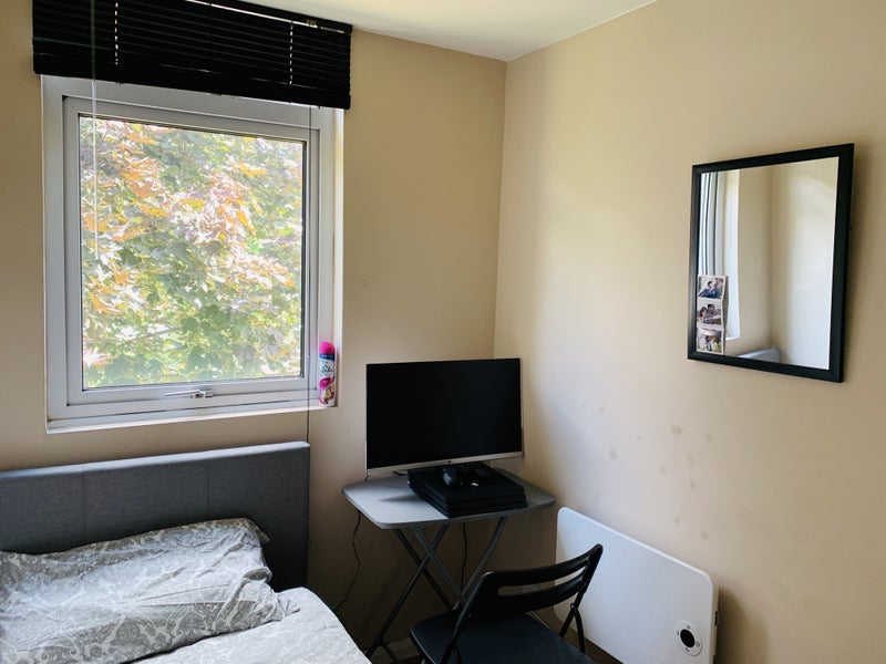 Room Windsor Road in Slough