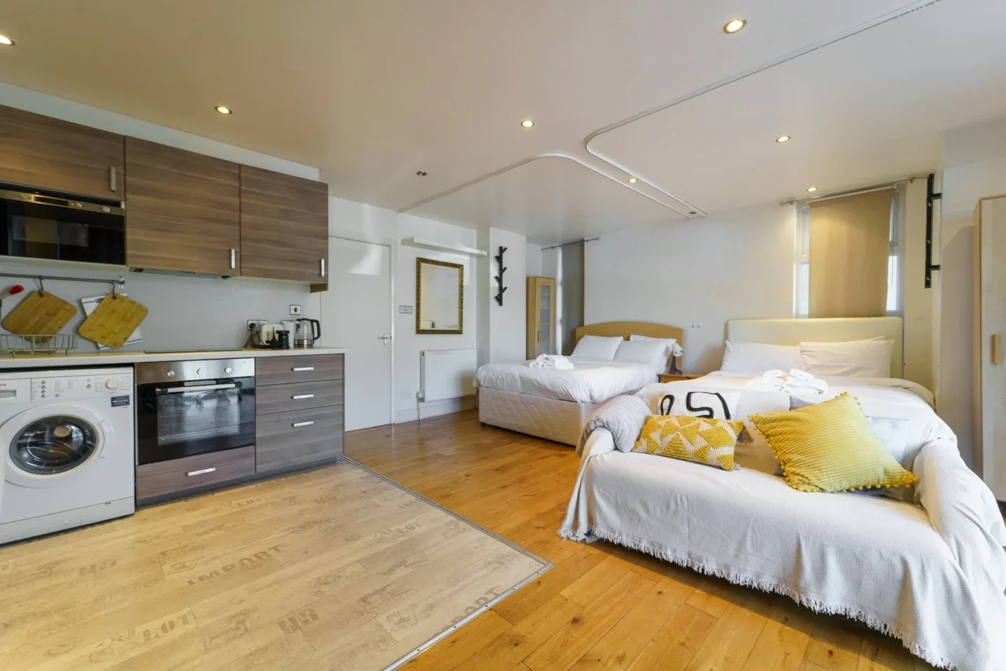 Flat Dryden Court in Greater London