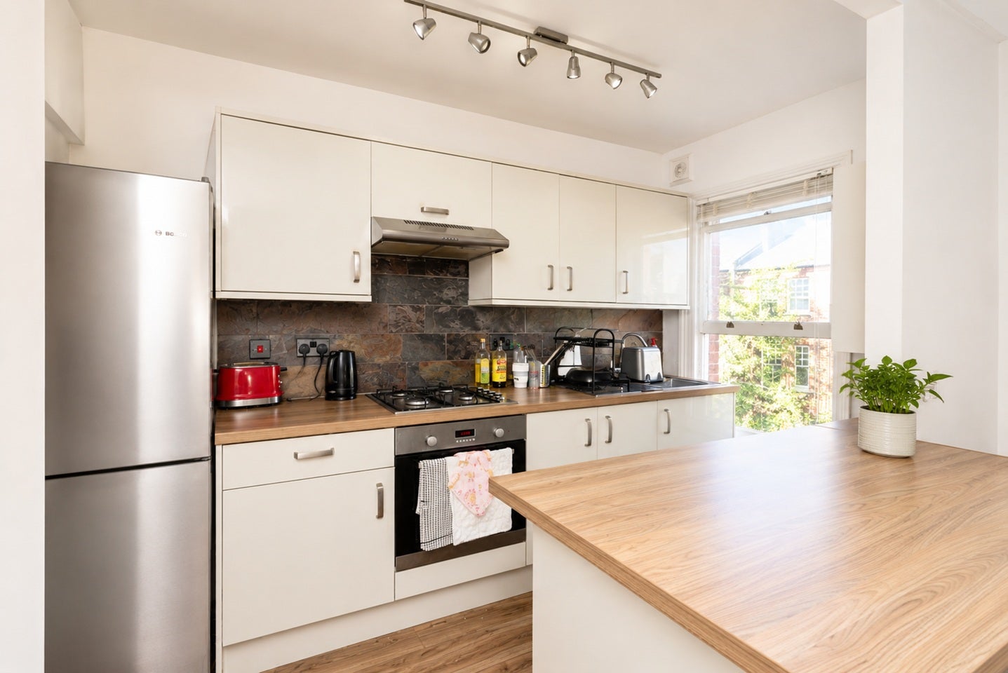 Flat Hackford Road in Greater London