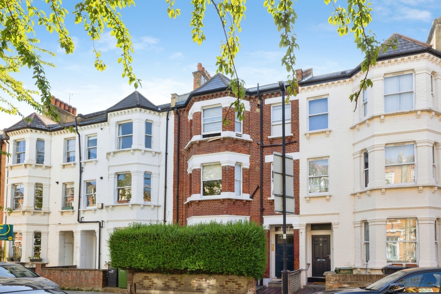 Flat Hackford Road in Greater London
