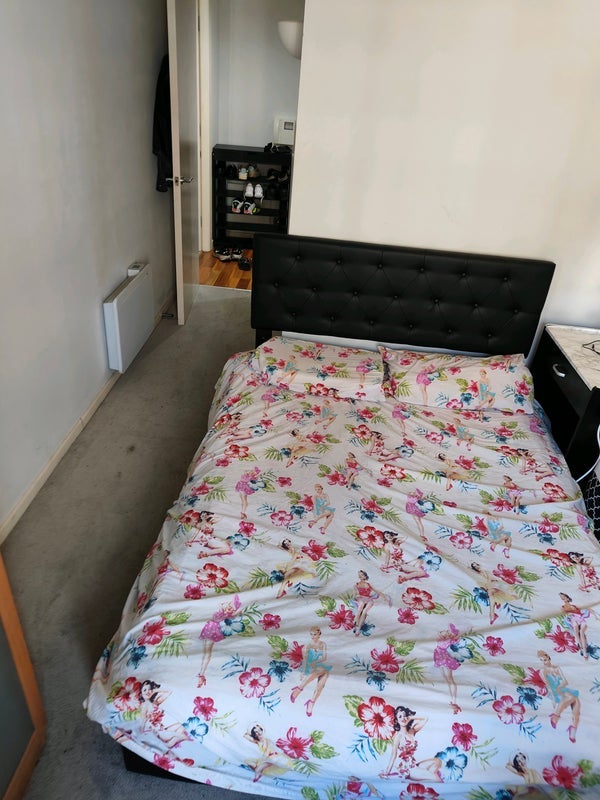 Room Riverside Way in Leeds