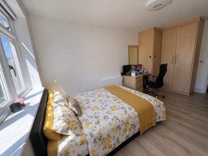Room Long Lane in Greater London