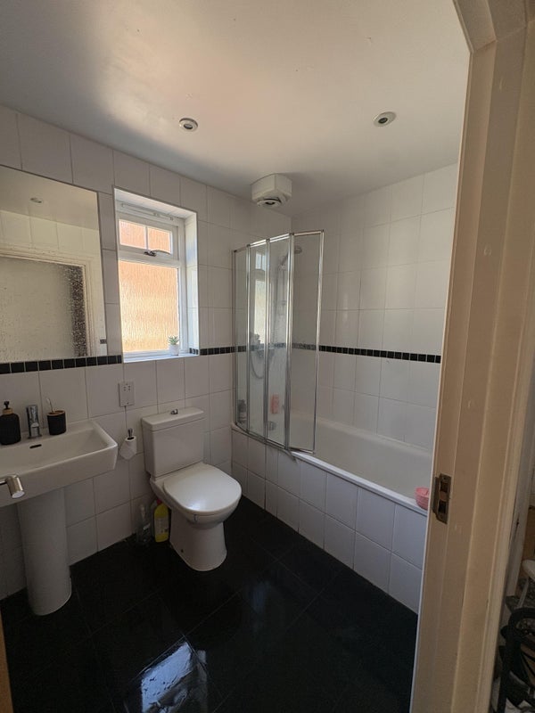 Room Long Lane in Greater London