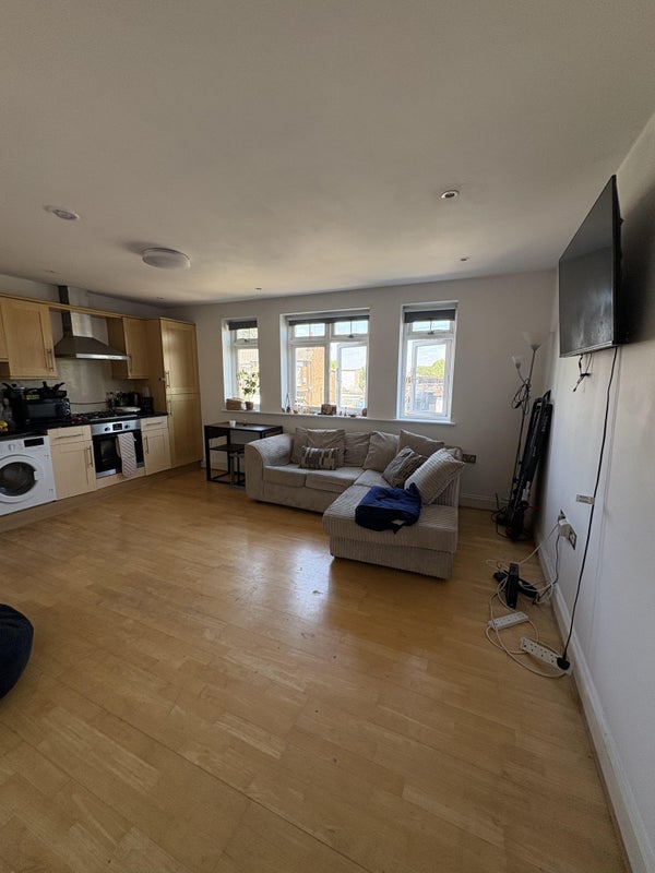 Room Long Lane in Greater London