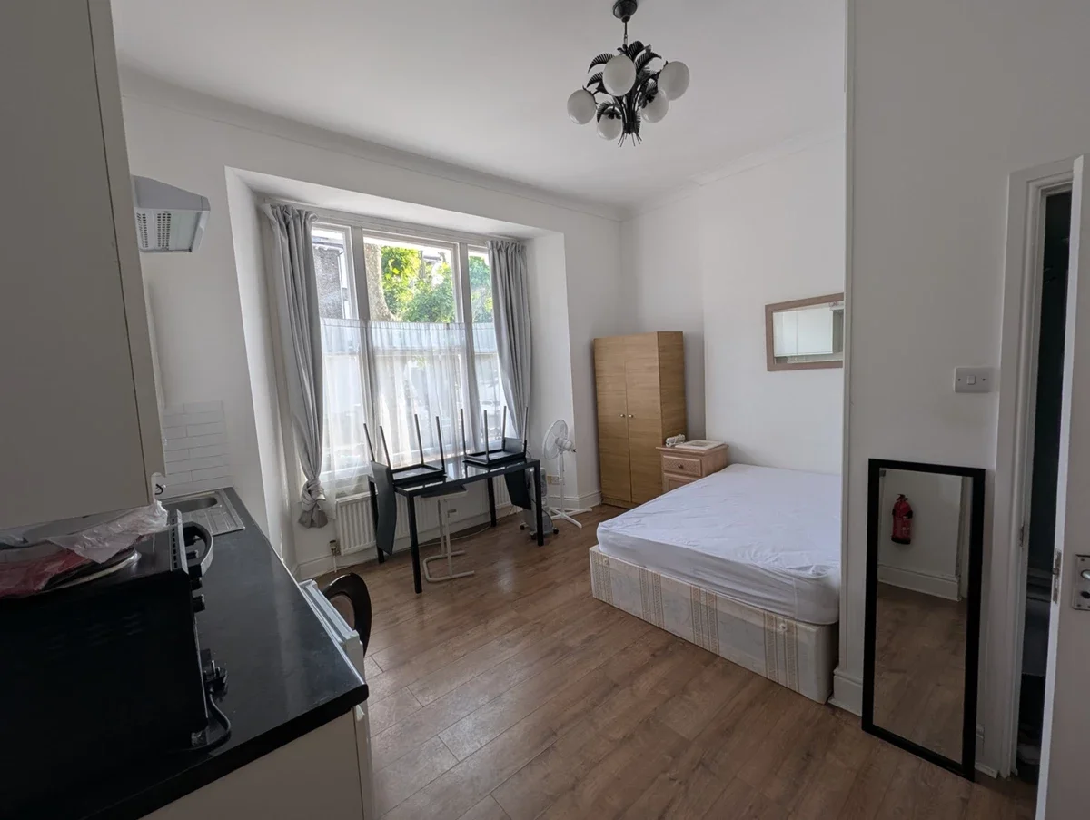 Flat Caledonian Road in Greater London