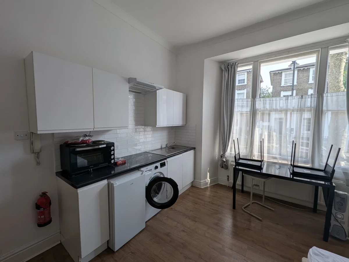 Flat Caledonian Road in Greater London
